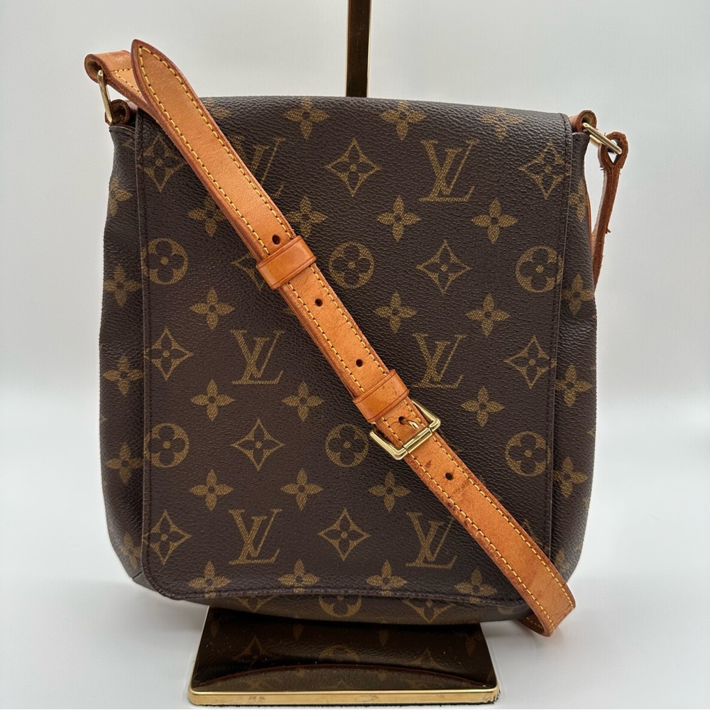 Louis Vuitton Tan Suede Interior with Brown Trim Date Code AS0010